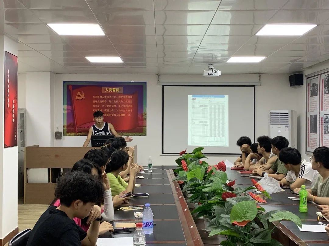 籃球講解規(guī)則詳細視頻_籃球講解規(guī)則詳細介紹_籃球場規(guī)則詳細講解