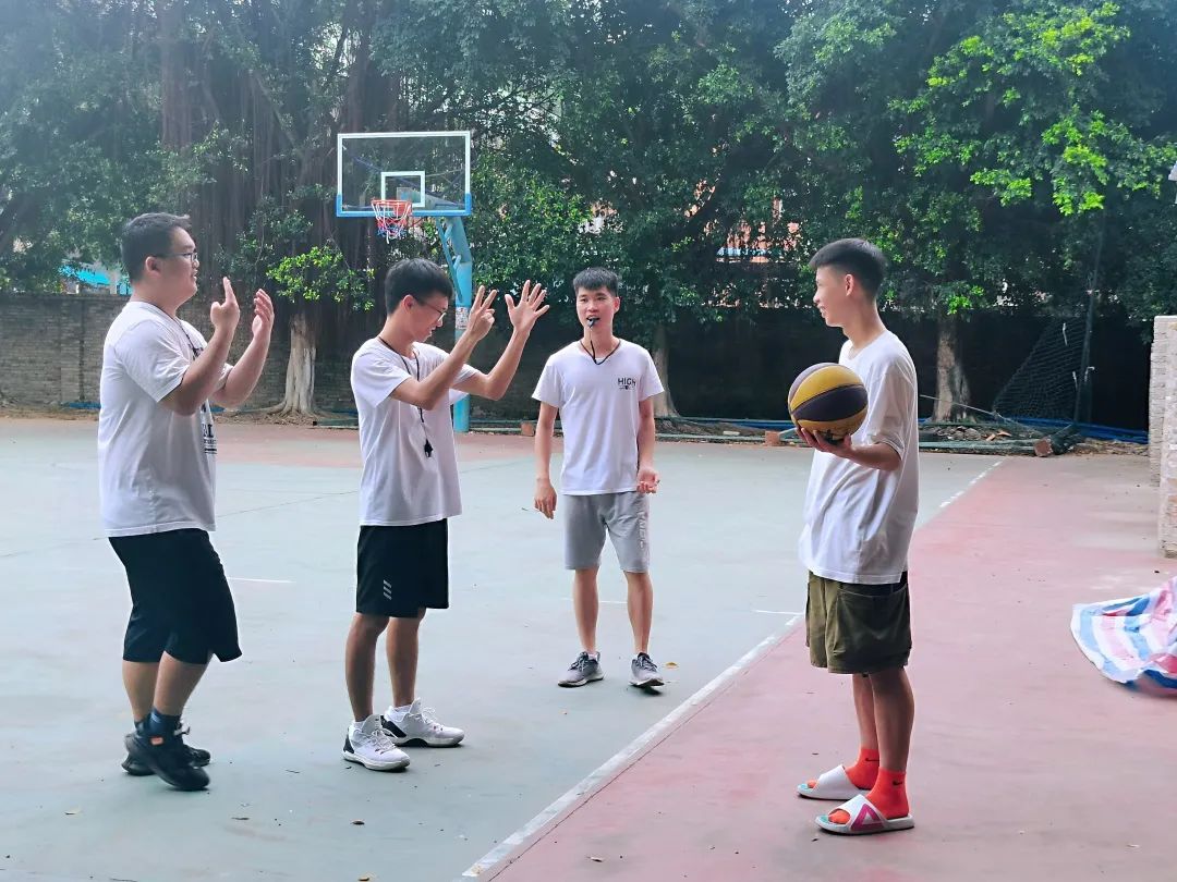 籃球講解規(guī)則詳細介紹_籃球講解規(guī)則詳細視頻_籃球場規(guī)則詳細講解