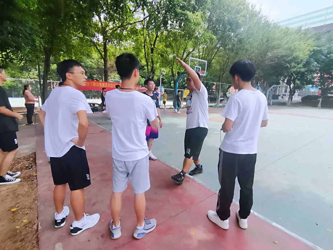 籃球場規(guī)則詳細講解_籃球講解規(guī)則詳細視頻_籃球講解規(guī)則詳細介紹