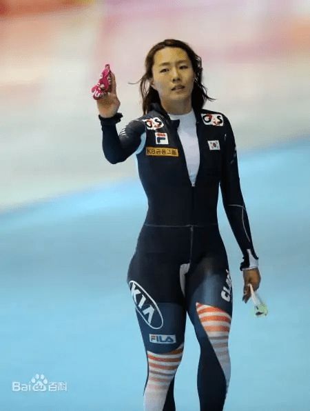 歷史第一速度滑冰運(yùn)動員_滑冰運(yùn)動員的速度_我國速度滑冰的名人