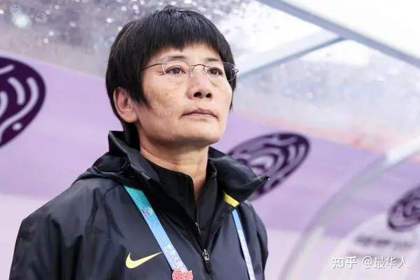 中國(guó)女足16年奪9次亞洲杯冠軍郎平很像